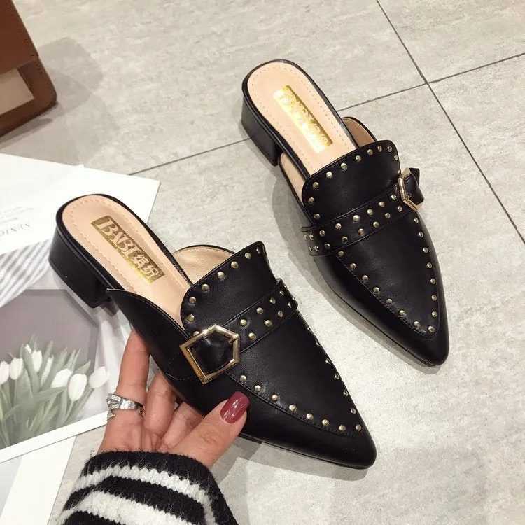 Caralin | Elegante Muiltjes met Studs en Puntige Neus