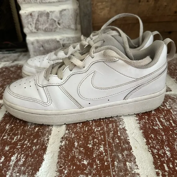 Nike Court Low Sneakers