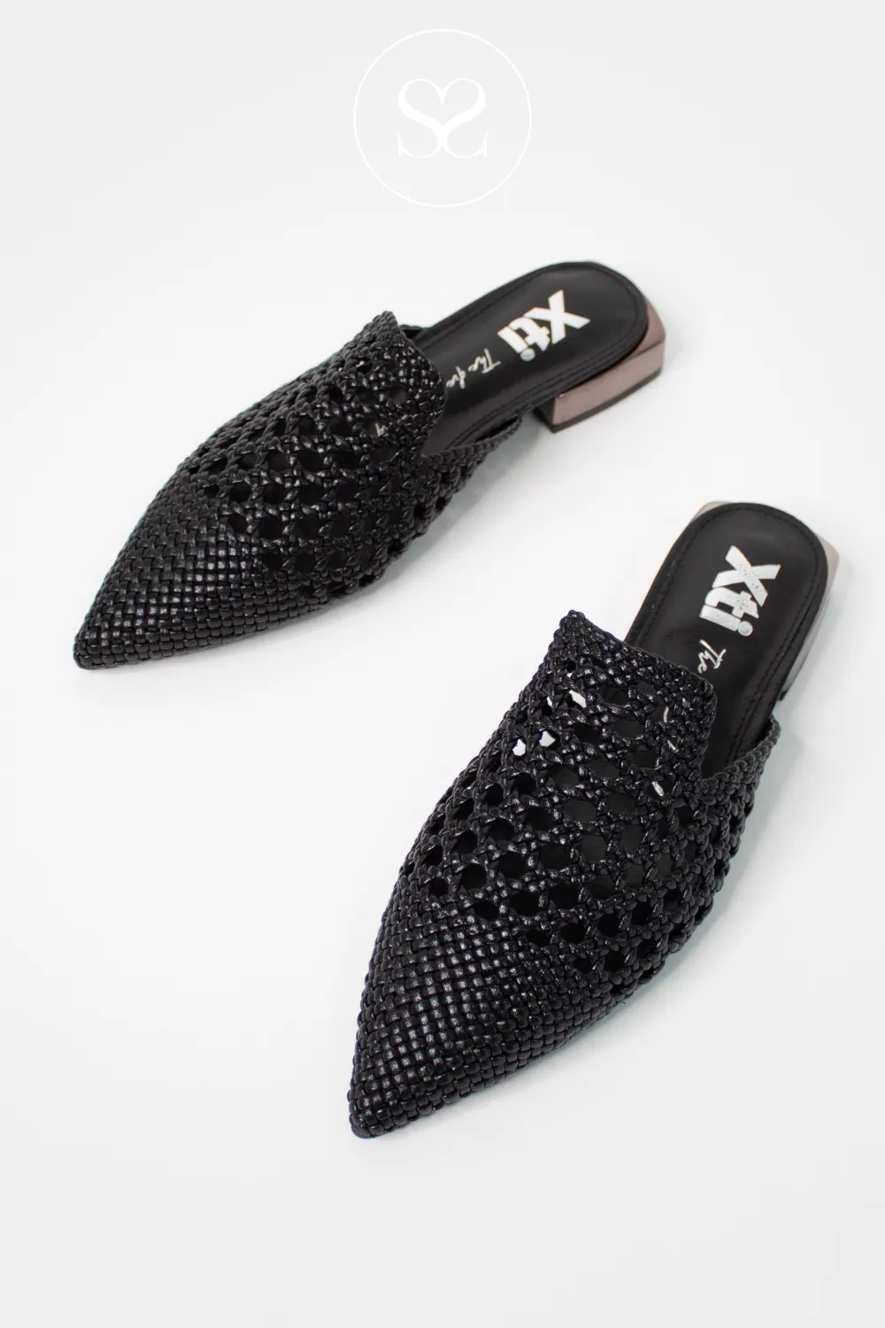 XTI 1437950 BLACK WOVEN LOW BLOCK HEEL PUMPS