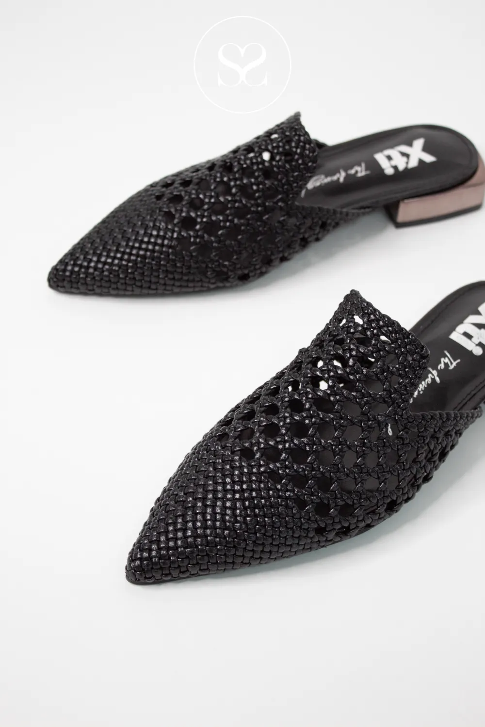 XTI 1437950 BLACK WOVEN LOW BLOCK HEEL PUMPS